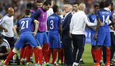 За големия френски срам и посредствения Дешан