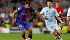 Барса готви странен трансфер, сменя Кун с хит от Сегунда