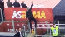 Жозе сътвори ново шоу и написа: Когато нямаш билет за мача... + ВИДЕО