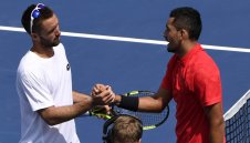 Ник Кириос би шута на Троицки от Монреал