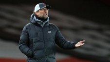 Клоп скочи на съдията след загубата от Реал Мадрид