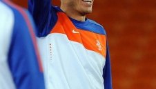 Робен нападна Хауърд Уеб