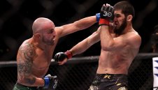 Махачев и Волкановски сътвориха истинско зрелище, но шампионът е един