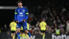 Нюкасъл се прицели във вратар 