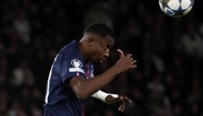 Скандал във Франция: ПСЖ има 16 души в състава си, включително ВАР