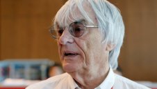 Екълстън: От Мерцедес да не се намесват