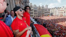 Времето притиска Реал за Азар