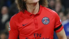 Давид Луис се подстрига гола глава + СНИМКА