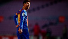 Немислимото се случва: Лео Меси се отдалечава от Барса