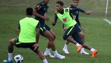 Неймар повежда атомното трио в атаката на Бразилия на Мондиал 2018