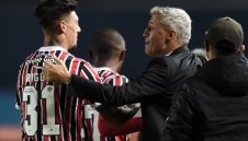 Приказката свърши: Бразилци биха шута на Ернан Креспо