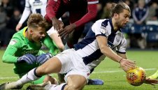 Скандален гол лиши Астън Вила от победа