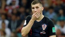 Англичани подливат вода на Байерн за Ребич