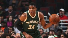 Нередовен кош на Янис спря победната серия на Тъндър