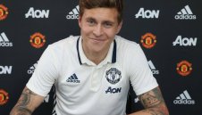 Фил Джоунс е доволен от идването на Линдельоф