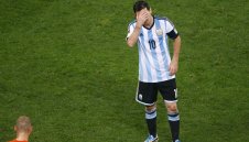 Марадона притеснен за Меси