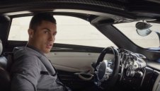 Баровец! Кристиано се фука със ''звяр'' за 2 милиона евро + ВИДЕО