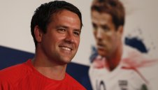 Майкъл Оуен: Стърлинг е заменим за разлика от Суарес