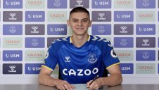 Карамелите не губят време, взеха бързо украинец