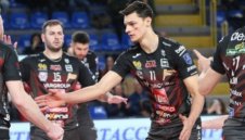 Алекс Николов записа 13 точки, но Чивитанова загуби първия финал