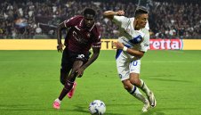 Тифозите на Салернитана с култова хореография за Пинк Флойд (видео)