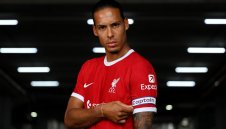 Потвърдено! Ван Дайк взима лентата в Ливърпул, Трент - вице