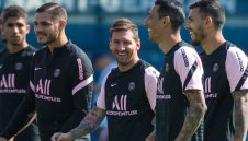 Заради Меси: ПСЖ сменя Икарди с Агуеро