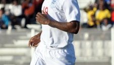 Англия отупа южноафриканци с 3:0