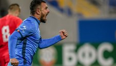 Левски ще излиза от кризата с Валери Божинов