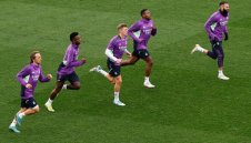 Бягат ли Модрич, Бензема и Кроос от Реал?