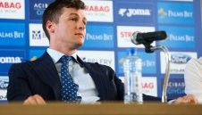 Какво се случва? Шеф в Левски с притеснителни новини за Диксън