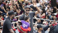 Кауай иска да говори с Меджик Джонсън, шансовете на Лейкърс се вдигат