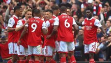 Арсенал нанесе първа загуба на Тотнъм и дръпна на върха във Висшата лига