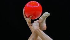 Родна гимнастичка лъсна гола за мъжко списание + СНИМКИ