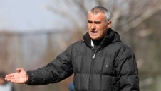 Лошо! Шипове приковаха на легло треньора на Ботев (Враца)