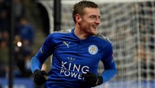 Варди преподписа с Лисиците