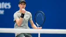 Синер удари и Фриц на финалите на АТР в здрав мач