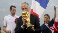 Каква радост само! Играчите прекъснаха пресконференцията на Дешан + ВИДЕО