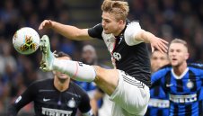 В Юве: Де Лихт да играе с усмирителна риза!