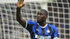 Лукаку не замина с Интер за Барселона