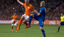 Интер преговаря за звезда на Аякс