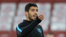 Суарес си забрави паспорта на летището