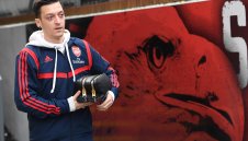 Край на сагата: Йозил и Арсенал постигнаха споразумение