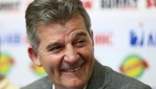 Костадинов нападна Бербатов: Ако иска да се излага още, нека ни съди