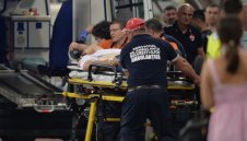 Кошмар в Румъния! Треньорът на Динамо Букурещ получи сърдечен арест по време на мач, едва го спасиха