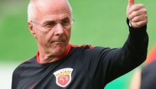 Ериксон остава при китайците