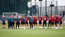 България загуби трима национали