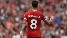 Шеметен обрат с фамозни голове прати Ливърпул напред за Купата на Лигата