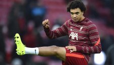 Александър Арнолд се поти здраво в Дубай