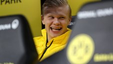 Халанд пасва на Дортмунд като... дупе върху кофа